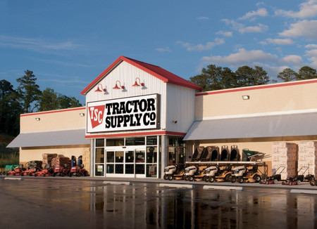 1200pxtractor_supply_store_front