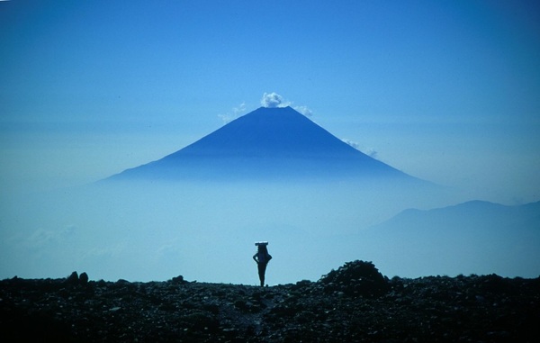 Mount_Fuji_from_Mount_Aino.jpg