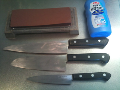 Sharpened_kitchen_knife01