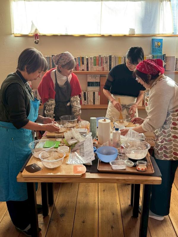 LINE_ALBUM_20251206 初めてのシュトーレン作りat 8MATO_251208_42.jpg