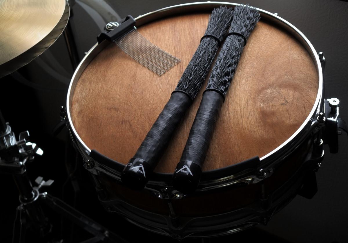 https://blogs.itmedia.co.jp/jrx/wood_snare_brush.jpg