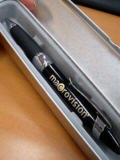 マクロヴィビジョンさんのペン