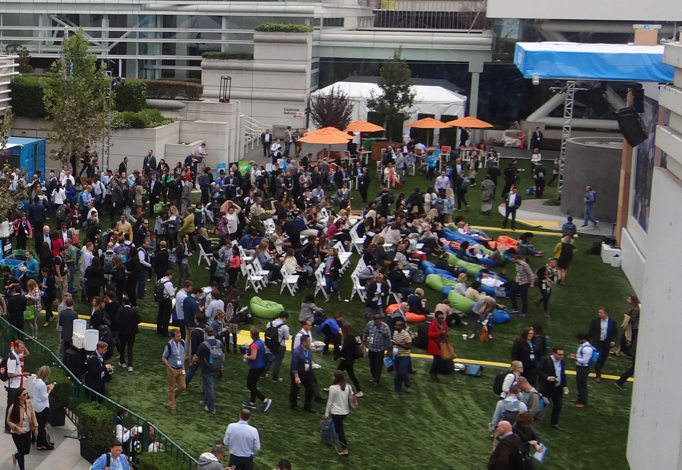 体にフィットする魔法のビーズソファYogibo（ヨギボー） の期間限定ショップに行ってきた：平凡でもフルーツでもなく、、、：オルタナティブ・ブログ